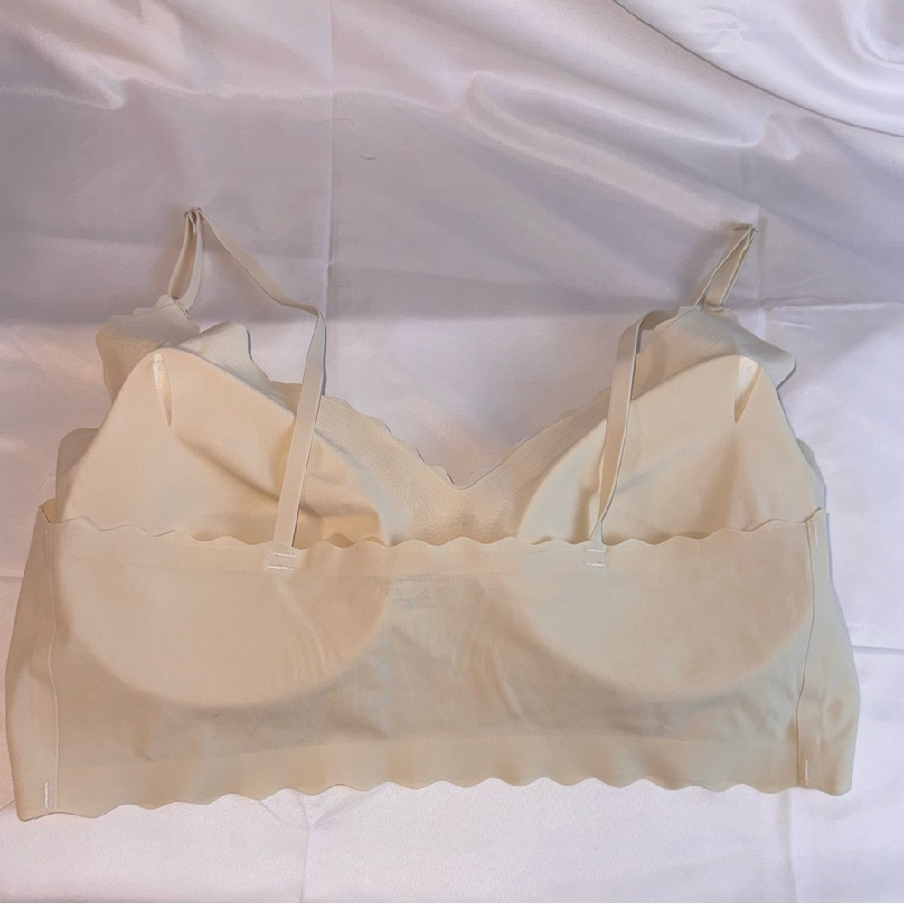 Seamless Cream Bralette - Picture 2 of 5